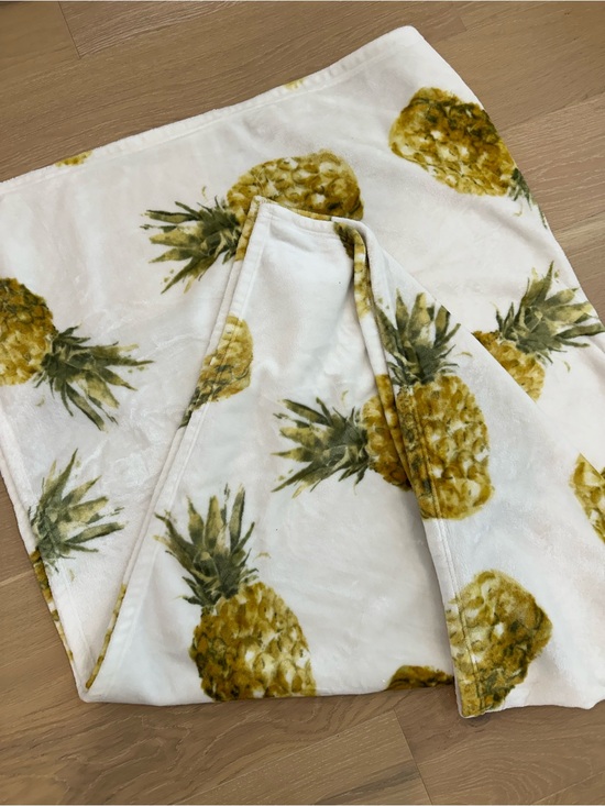 Other - Pineapple Throw Blanket Plush 54x70 Home Decor Novelty Graphic Fruit Colorful